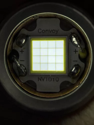 Convoy M21K NV1010 21700 zmogljiva LED svetilka