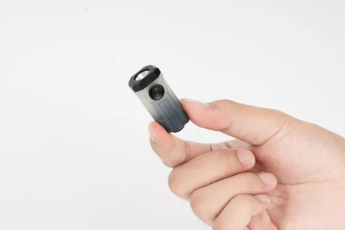 WUBEN E2 Mini EDC svetilka za ključe – 150 lumnov, polnjenje USB-C, magnetna, rdeča in modra signalna luč