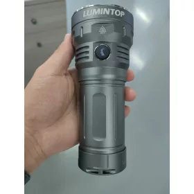   Ročna svetilka Lumintop GT4695 z 15.000 lumni, dometom 800 metrov in kapaciteto baterije 32.000 mAh